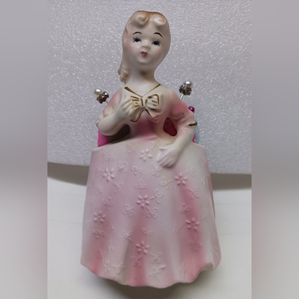 Vtg Giftwares Co Nancy Pew/ Lady in Pink Planter turned Pin Cushion